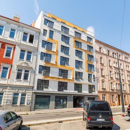 Brand New Two Room Apartment #34 With Free Secure Parking In The Center Praha Bagian luar foto