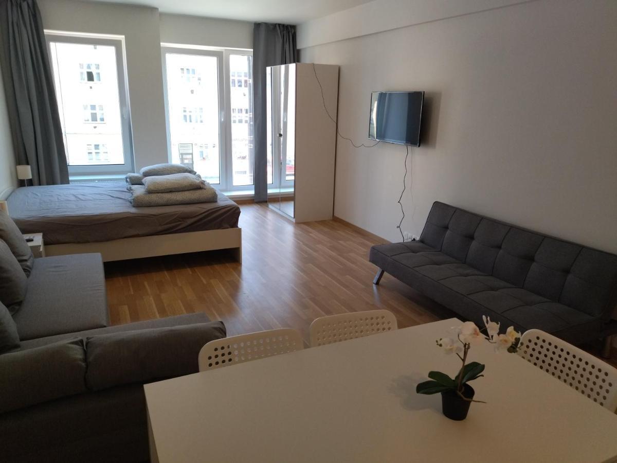Brand New Two Room Apartment #34 With Free Secure Parking In The Center Praha Bagian luar foto