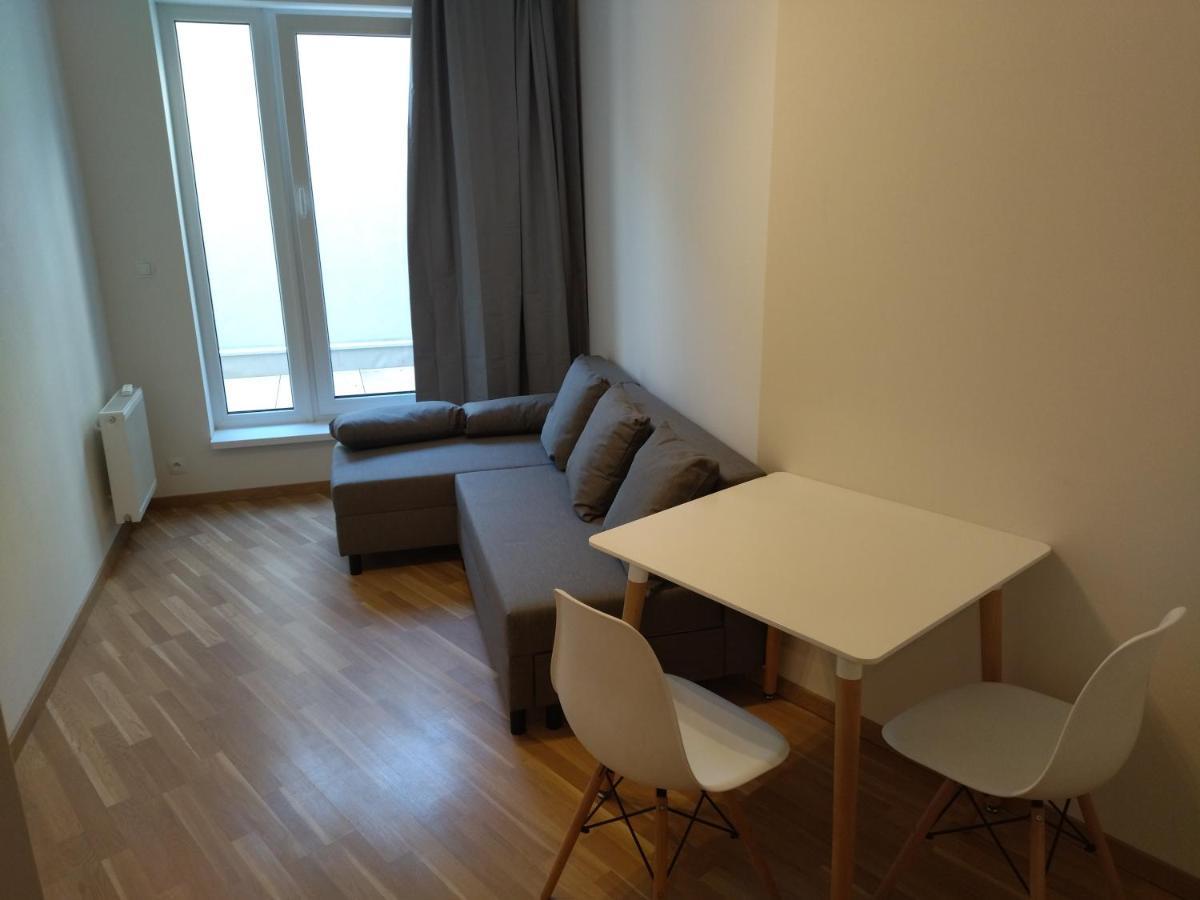 Brand New Two Room Apartment #34 With Free Secure Parking In The Center Praha Bagian luar foto